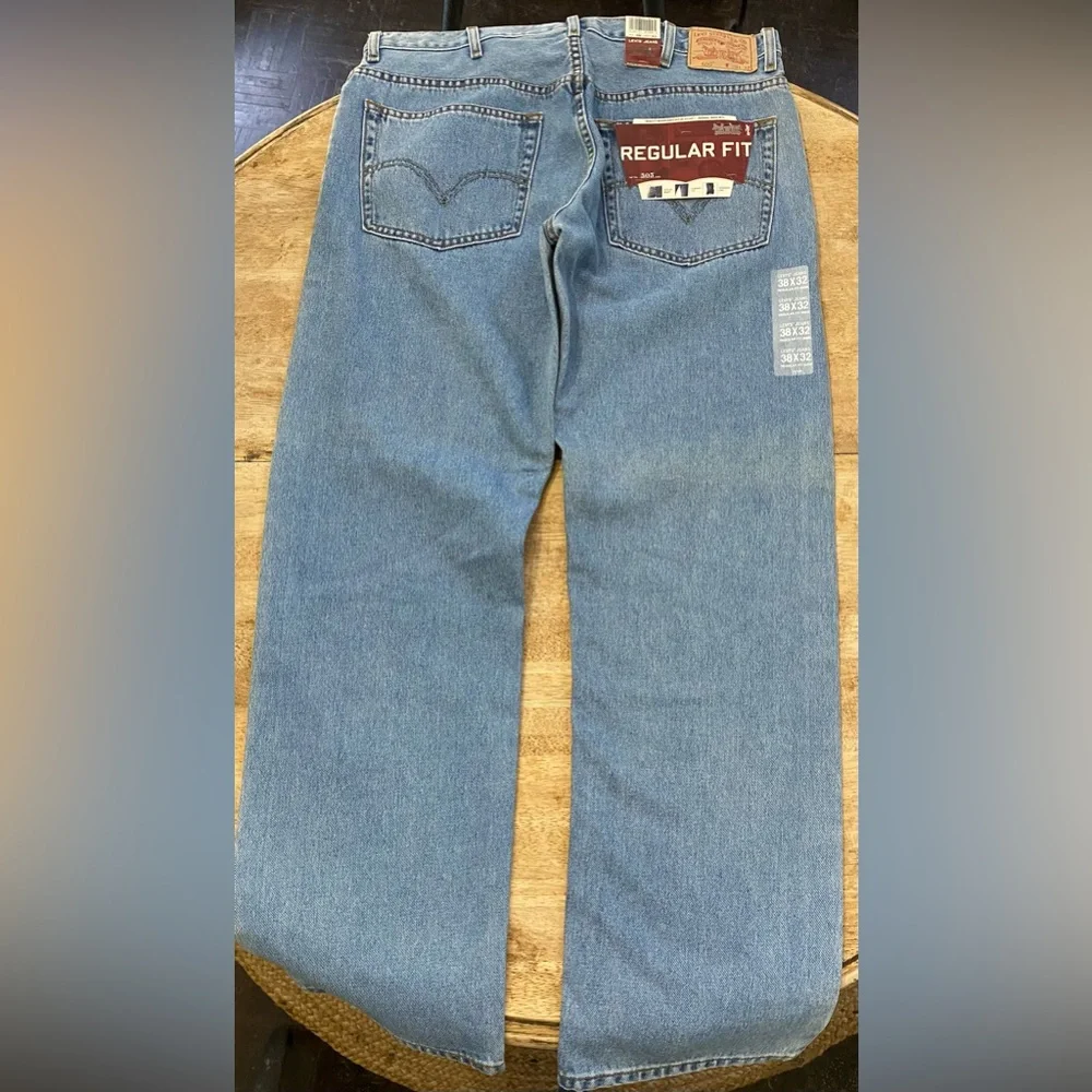 NWT Levi’s 505 Regular Fit Men’s 38X32 Denim Jeans‎